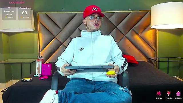 Snapshot of Salvattore_Muller chatting on 02.28.26 Salvattore Muller online show from 02.28.26