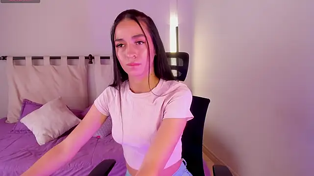 Snapshot of ella__olmos chatting on 02.28.26 ella olmos online show from 02.28.26