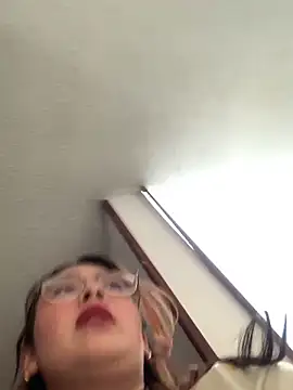 TatiJx Pink online show from 02.04.26