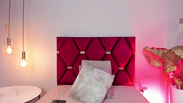 TessaMonroee online show from 02.05.26