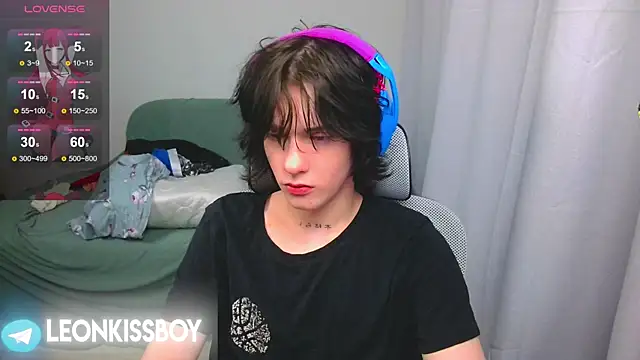 LeonBoykisser online show from 04.15.26