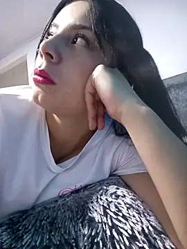 adhara montiel  online show from 02.14.26