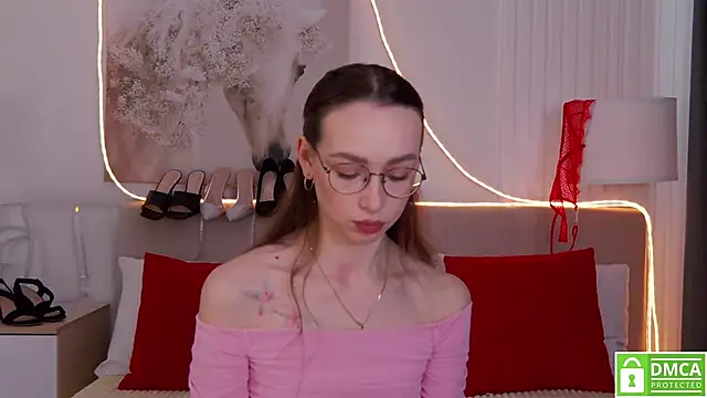 Snapshot of Emily_Simon chatting on 03.07.26 Emily Simon online show from 03.07.26