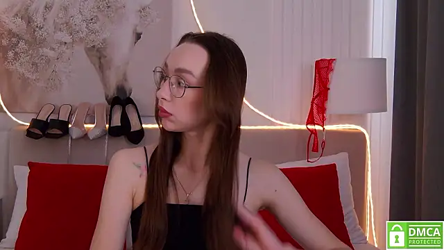 Snapshot of Emily_Simon chatting on 03.09.26 Emily Simon online show from 03.09.26