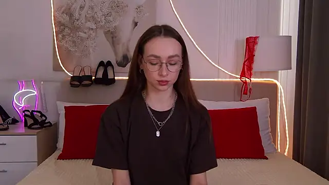 Snapshot of Emily_Simon chatting on 03.19.26 Emily Simon online show from 03.19.26