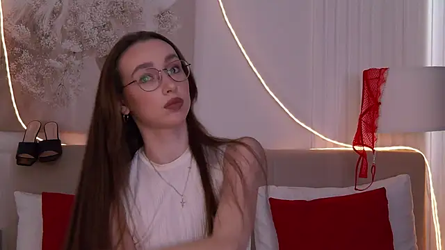 Snapshot of Emily_Simon chatting on 03.31.26 Emily Simon online show from 03.31.26