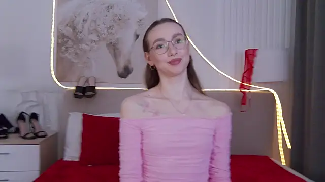 Snapshot of Emily_Simon chatting on 04.06.26 Emily Simon online show from 04.06.26