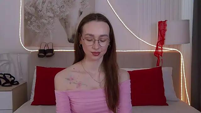 Snapshot of Emily_Simon chatting on 04.13.26 Emily Simon online show from 04.13.26