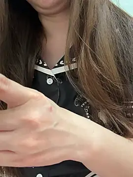 Snapshot of Donna9696 chatting on 04.02.26 Donna9696 online show from 04.02.26