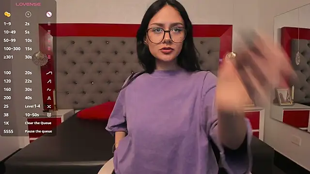 NiccolleHall online show from 02.10.26