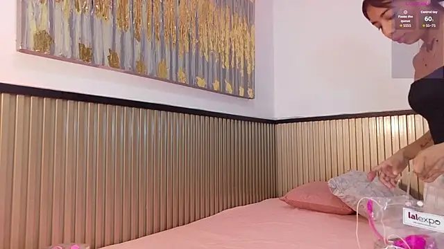 Scarlet Vixen  online show from 02.25.26