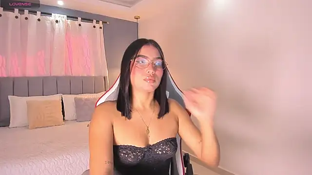 Snapshot of valentina_Noa chatting on 06.02.26 valentina Noa online show from 06.02.26