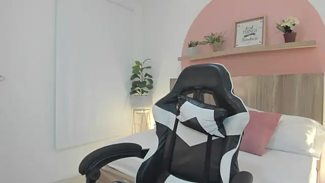 ivette swan online show from 02.21.26