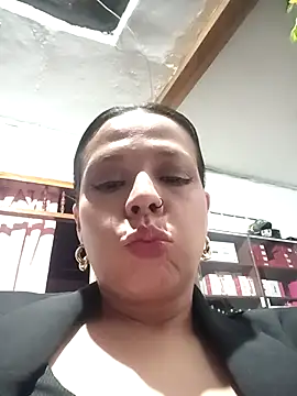 Snapshot of RossyAlvarez chatting on 04.18.26 RossyAlvarez online show from 04.18.26