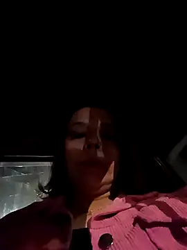 Snapshot of RossyAlvarez chatting on 05.28.26 RossyAlvarez online show from 05.28.26