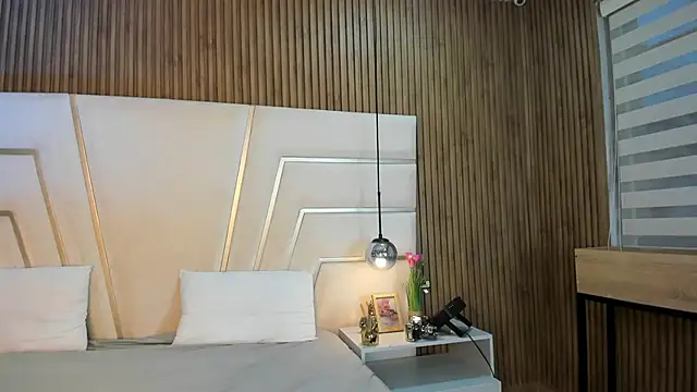 Xara Shadow online show from 03.30.26