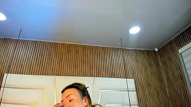 Xara Shadow online show from 04.02.26