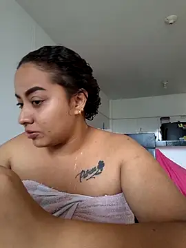 Snapshot of curly_girl_31 chatting on 04.29.26 curly girl 31 online show from 04.29.26