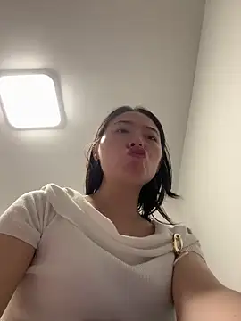 Snapshot of Cheating-wife chatting on 05.05.26 Cheating-wife online show from 05.05.26