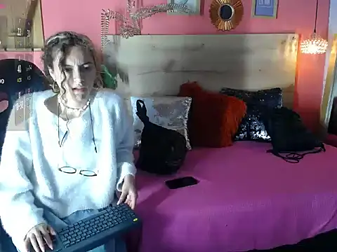 maria Turner1 online show from 04.19.26