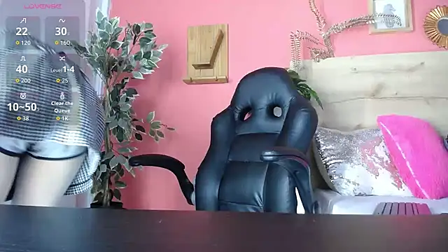 maria Turner1 online show from 04.21.26