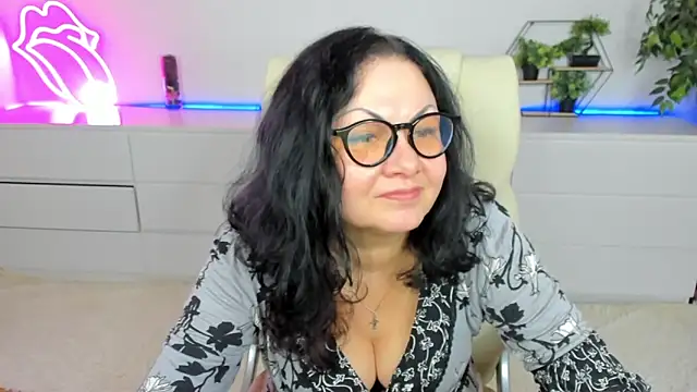 Snapshot of IrissMoon chatting on 02.16.26 IrissMoon online show from 02.16.26