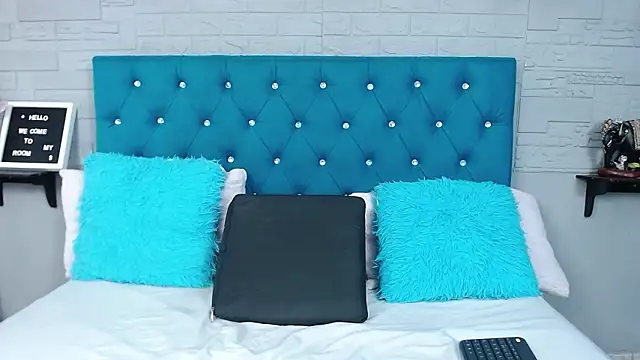 ZolaniBaker online show from 02.02.26