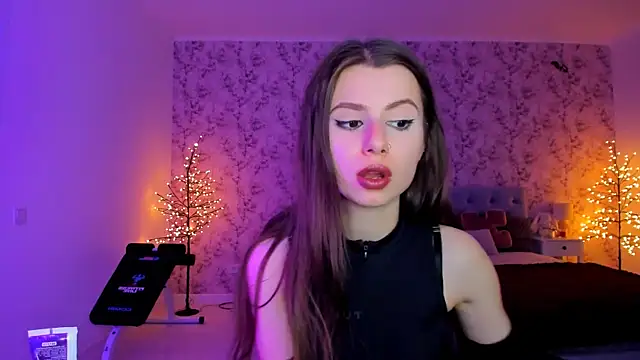 Snapshot of Hot_Molly5 chatting on 03.08.26 Hot Molly5 online show from 03.08.26