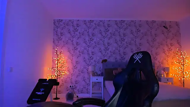 Snapshot of Hot_Molly5 chatting on 04.10.26 Hot Molly5 online show from 04.10.26