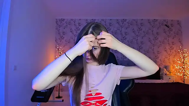 Snapshot of Hot_Molly5 chatting on 04.11.26 Hot Molly5 online show from 04.11.26