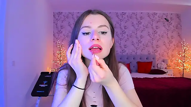 Snapshot of Hot_Molly5 chatting on 04.14.26 Hot Molly5 online show from 04.14.26