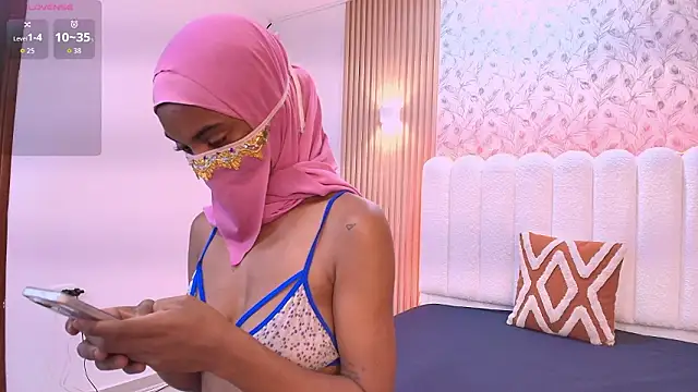 Snapshot of Amira_Alzahra chatting on 02.10.26 Amira Alzahra online show from 02.10.26