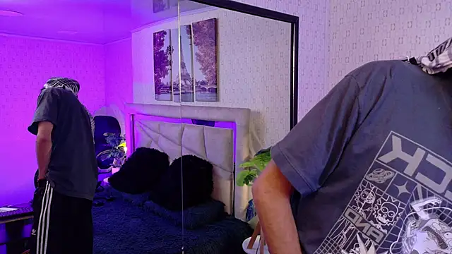 Snapshot of 4L3JX chatting on 02.14.26 4L3JX online show from 02.14.26