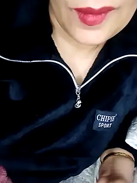 Snapshot of Naughty-Yousra chatting on 02.22.26 Naughty-Yousra online show from 02.22.26