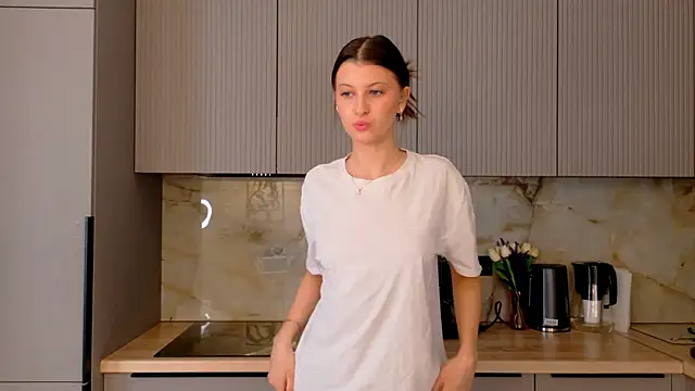 LouiseChavez online show from 02.05.26