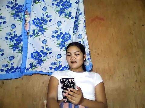 Snapshot of PinaySkinnyJust18 chatting on 07.12.26 PinaySkinnyJust18 online show from 07.12.26