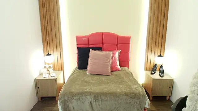 IvonneRoss  online show from 02.24.26