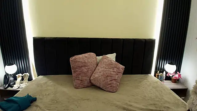 IvonneRoss  online show from 03.19.26