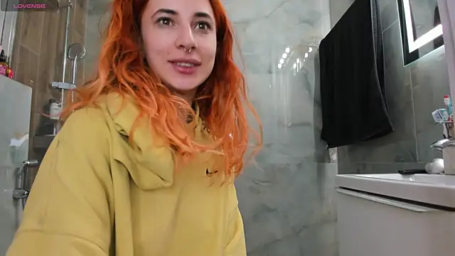 Snapshot of KikkoLee chatting on 04.19.26 KikkoLee online show from 04.19.26