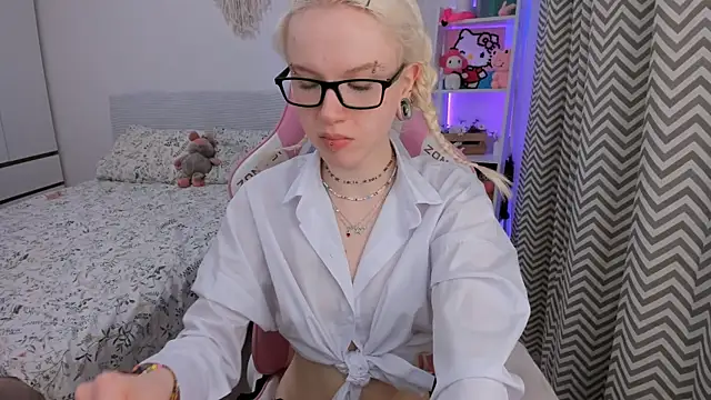 Snapshot of Mia_WaterFall chatting on 02.06.26 Mia WaterFall online show from 02.06.26