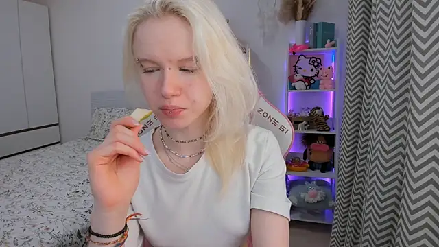 Snapshot of Mia_WaterFall chatting on 02.13.26 Mia WaterFall online show from 02.13.26