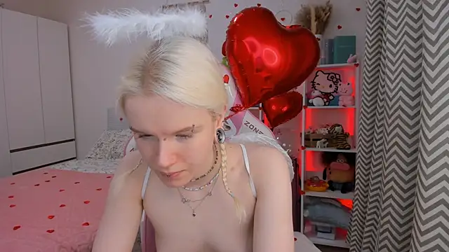 Snapshot of Mia_WaterFall chatting on 02.14.26 Mia WaterFall online show from 02.14.26