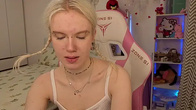 Snapshot of Mia_WaterFall chatting on 02.25.26 Mia WaterFall online show from 02.25.26