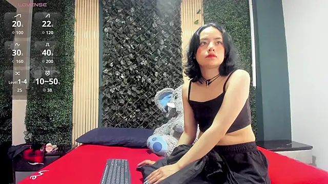 IvyyEmerald online show from 02.09.26