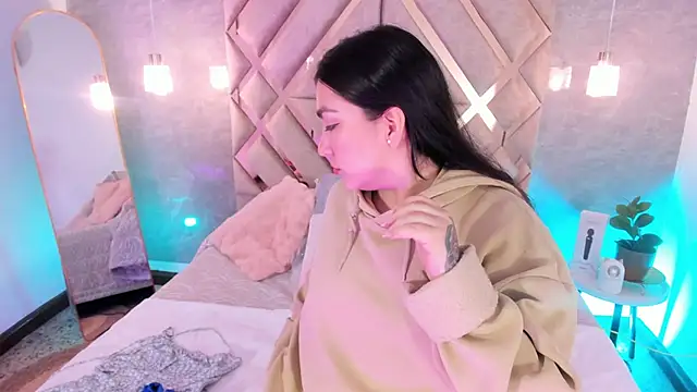 KathiaJenner online show from 02.19.26