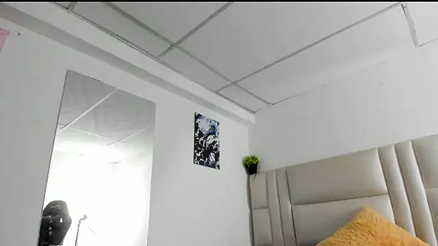 emily  mcqueen online show from 05.11.26
