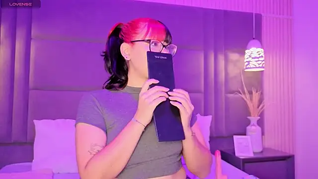 Snapshot of EllieNeptune_ chatting on 02.22.26 EllieNeptune online show from 02.22.26