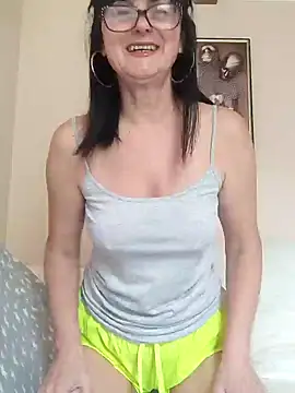 Snapshot of AliceSwan57 chatting on 06.17.26 AliceSwan57 online show from 06.17.26