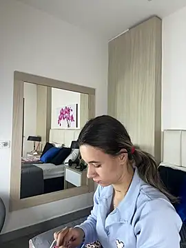 Snapshot of JuliaColemann chatting on 06.24.26 JuliaColemann online show from 06.24.26