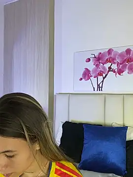 Snapshot of JuliaColemann chatting on 06.27.26 JuliaColemann online show from 06.27.26